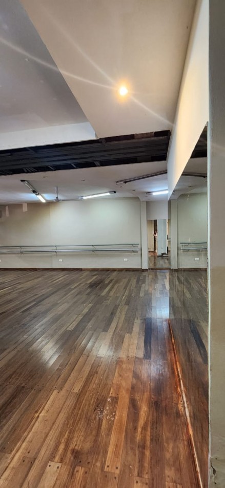 Local en Alquiler Colon 1220 Ex Salon de Danzas