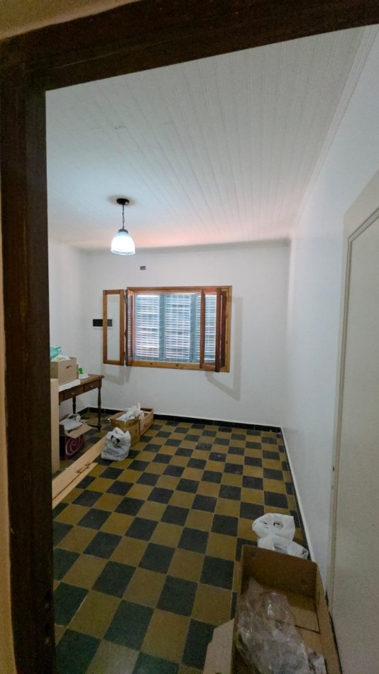 CASA EN ESQUINA EN VENTA, Perito Moreno y Ameghino