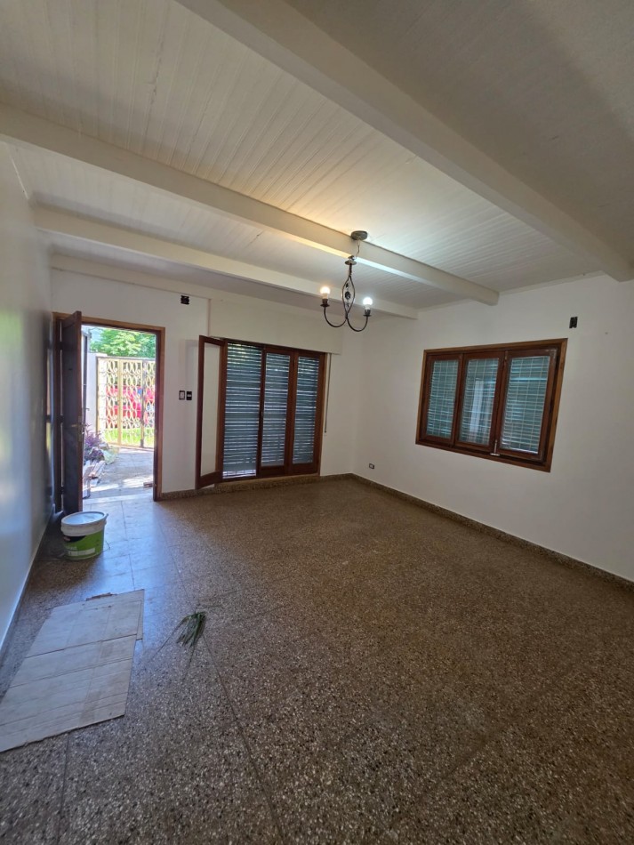 CASA EN ESQUINA EN VENTA, Perito Moreno y Ameghino